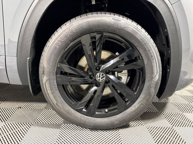 2026 Volkswagen Atlas Cross Sport 2.0T SEL R-Line Black