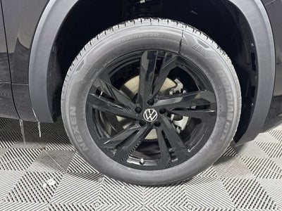 2026 Volkswagen Atlas Cross Sport 2.0T SEL R-Line Black