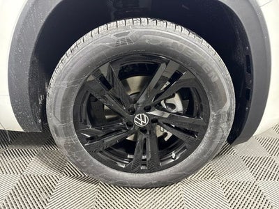 2026 Volkswagen Atlas Cross Sport 2.0T SEL R-Line Black