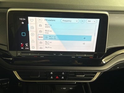 2026 Volkswagen Atlas Cross Sport 2.0T SEL R-Line Black