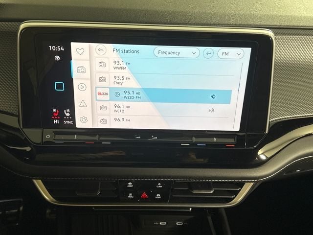 2026 Volkswagen Atlas Cross Sport 2.0T SEL R-Line Black