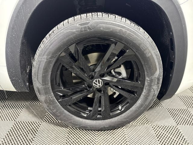 2026 Volkswagen Atlas Cross Sport 2.0T SEL R-Line Black