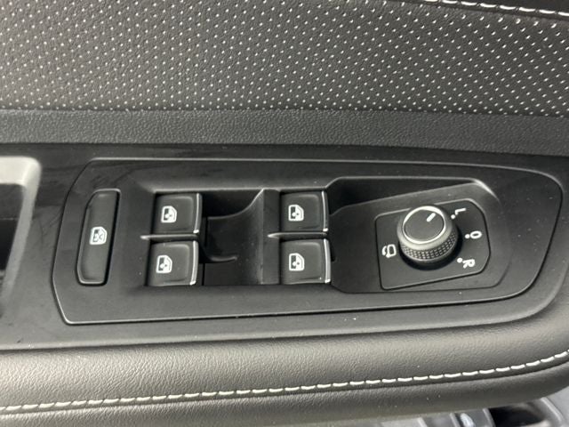 2025 Volkswagen Atlas Cross Sport 2.0T SEL Premium R-Line