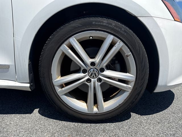 2013 Volkswagen Passat SEL Premium