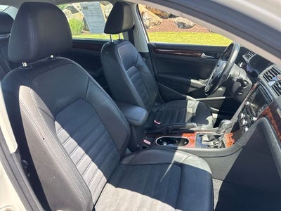 2013 Volkswagen Passat SEL Premium