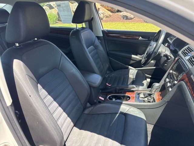 2013 Volkswagen Passat SEL Premium