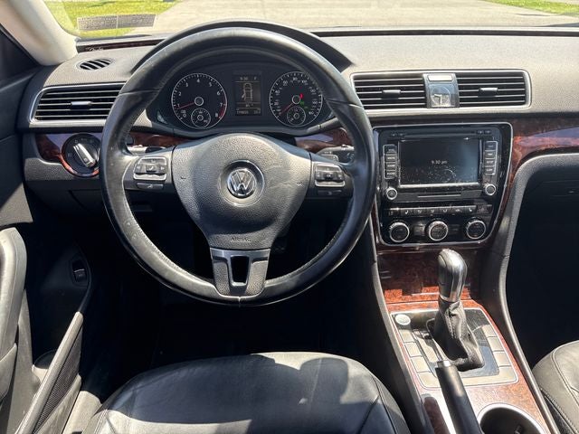 2013 Volkswagen Passat SEL Premium