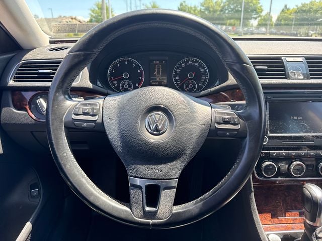 2013 Volkswagen Passat SEL Premium