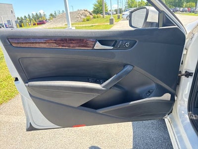 2013 Volkswagen Passat SEL Premium