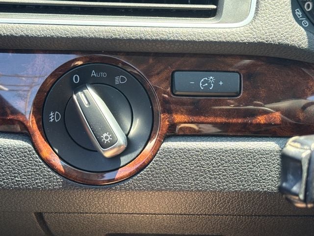 2013 Volkswagen Passat SEL Premium