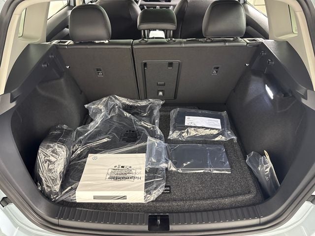 2026 Volkswagen Taos SE Black