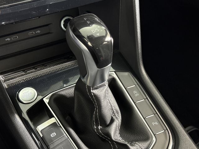 2026 Volkswagen Taos SE Black