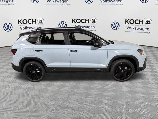 2026 Volkswagen Taos SE Black
