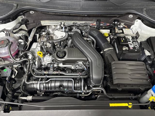 2026 Volkswagen Taos SE Black