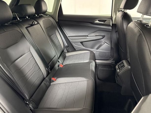 2026 Volkswagen Taos SE Black