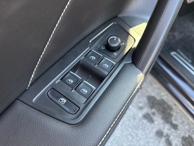 2024 Volkswagen Tiguan SEL R-Line