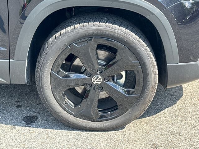 2025 Volkswagen Taos SEL