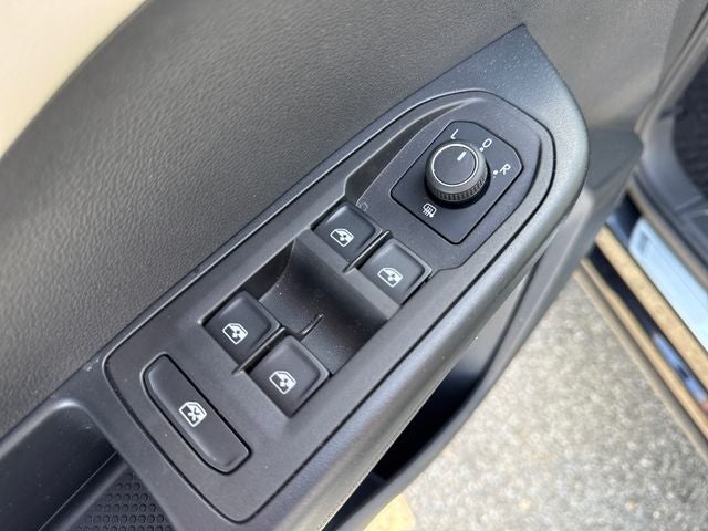 2025 Volkswagen Taos SEL