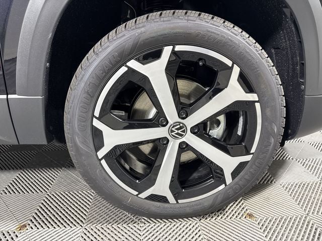 2025 Volkswagen Taos SEL