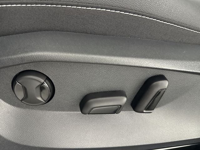 2025 Volkswagen Taos SEL