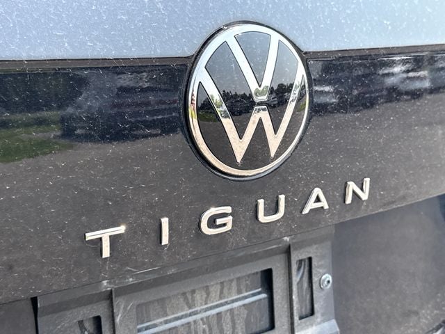 2023 Volkswagen Tiguan SE R-Line Black