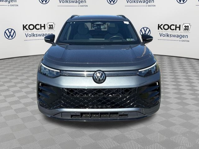 2025 Volkswagen Tiguan SE R-Line Black