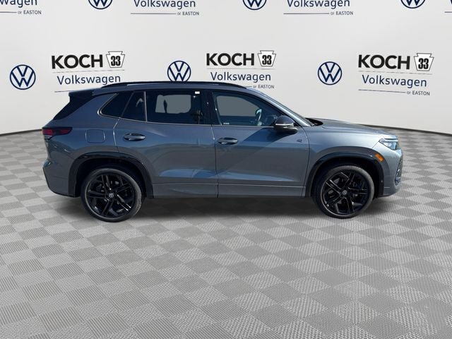 2025 Volkswagen Tiguan SE R-Line Black