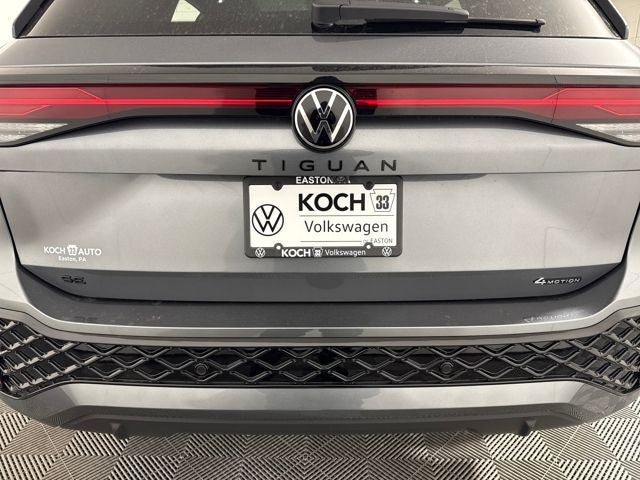 2026 Volkswagen Tiguan SE R-Line Black