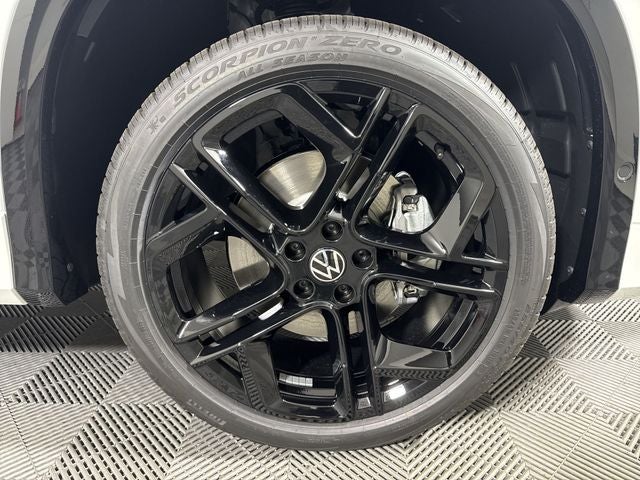 2025 Volkswagen Tiguan SE R-Line Black