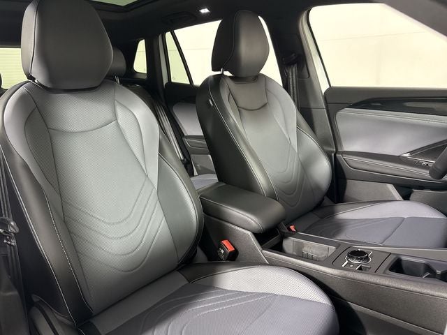 2025 Volkswagen Tiguan SE R-Line Black