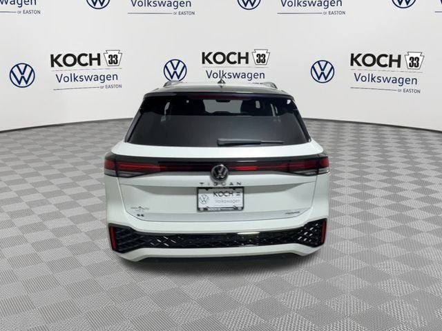 2025 Volkswagen Tiguan SE R-Line Black