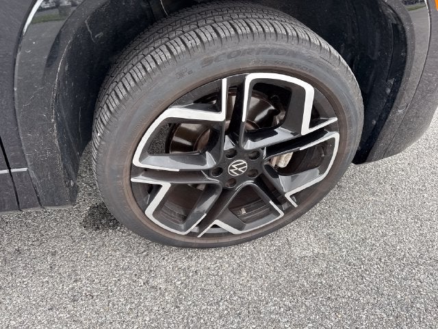 2025 Volkswagen Tiguan SEL R-Line