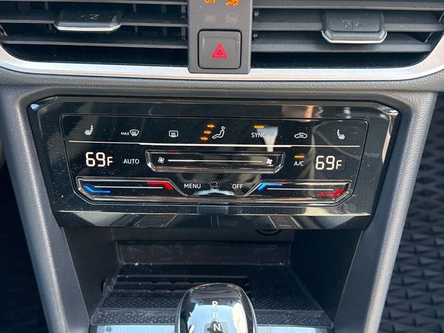 2025 Volkswagen Taos SE