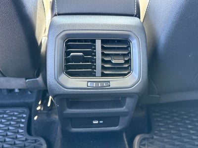 2025 Volkswagen Taos SE