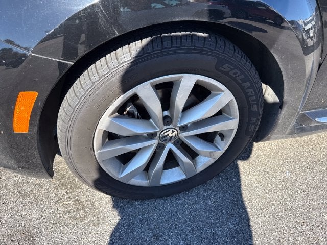2013 Volkswagen Beetle Base