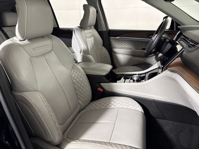 2022 Jeep Grand Cherokee Summit