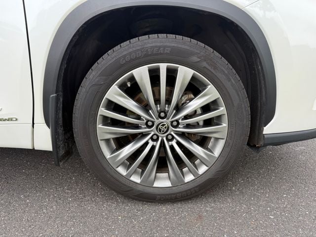 2021 Toyota Highlander Hybrid Platinum