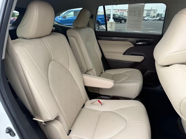 2021 Toyota Highlander Hybrid Platinum