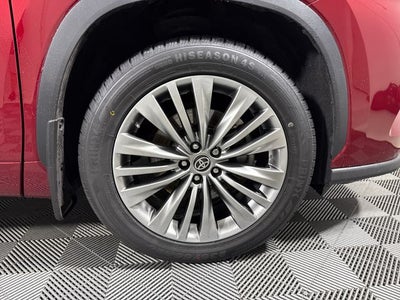 2022 Toyota Highlander Hybrid Platinum