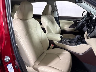 2022 Toyota Highlander Hybrid Platinum