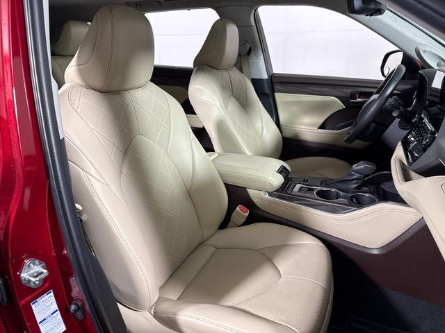 2022 Toyota Highlander Hybrid Platinum