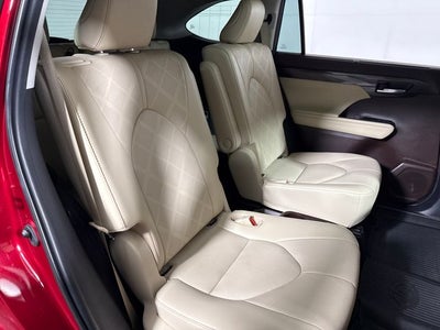 2022 Toyota Highlander Hybrid Platinum