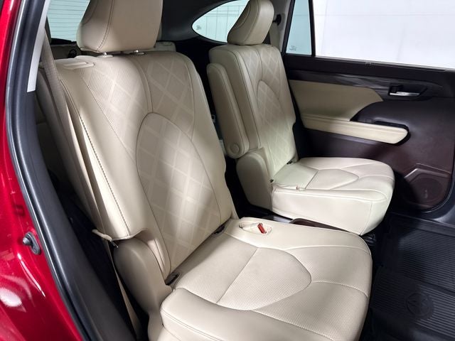 2022 Toyota Highlander Hybrid Platinum