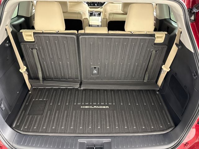 2022 Toyota Highlander Hybrid Platinum