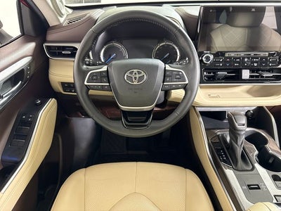 2022 Toyota Highlander Hybrid Platinum