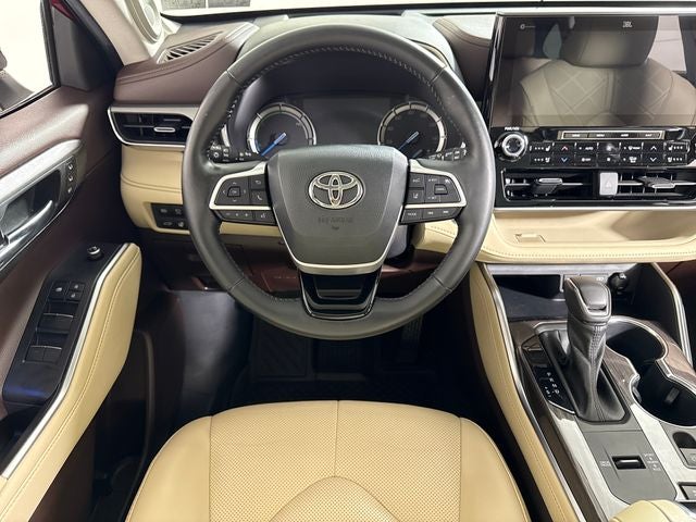 2022 Toyota Highlander Hybrid Platinum
