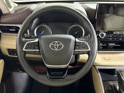2022 Toyota Highlander Hybrid Platinum