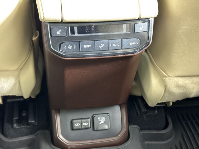 2022 Toyota Highlander Hybrid Platinum