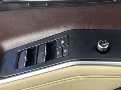 2022 Toyota Highlander Hybrid Platinum