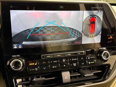2022 Toyota Highlander Hybrid Platinum